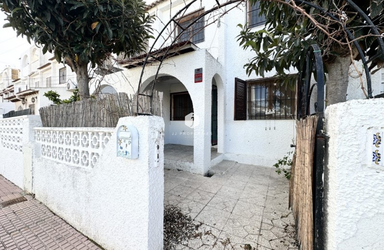 Z drugiej ręki - Szalet -
Torrevieja - Costa Blanca