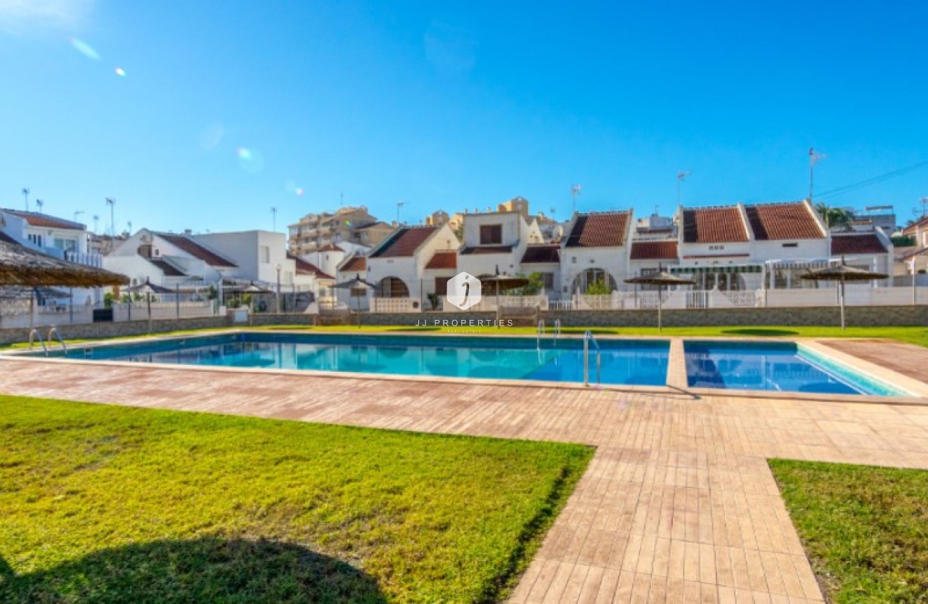 Z drugiej ręki - Szalet -
Torrevieja - Costa Blanca