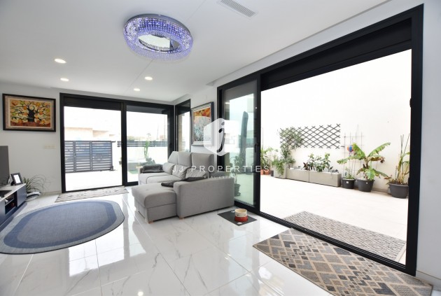 Resale - Villa -
Los Montesinos - Costa Blanca