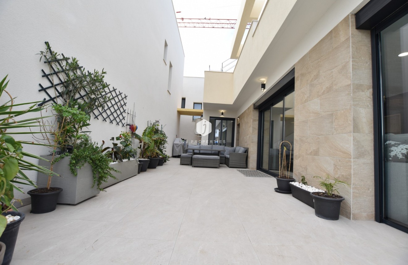 Resale - Villa -
Los Montesinos - Costa Blanca