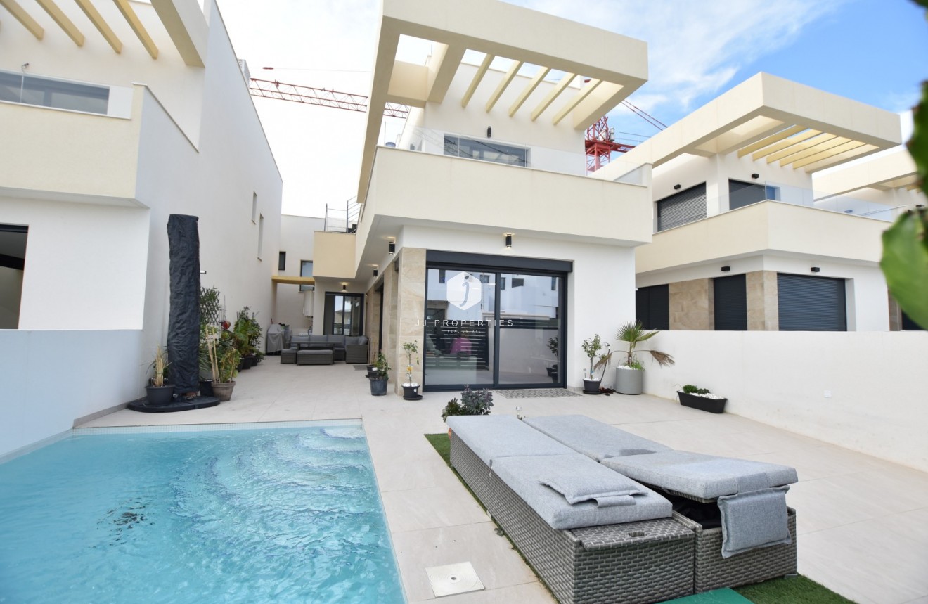 Resale - Villa -
Los Montesinos - Costa Blanca