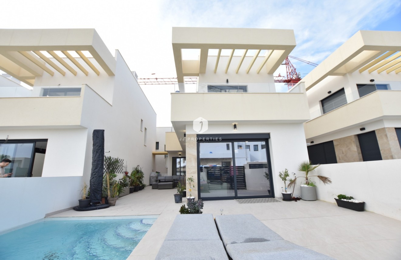 Resale - Villa -
Los Montesinos - Costa Blanca