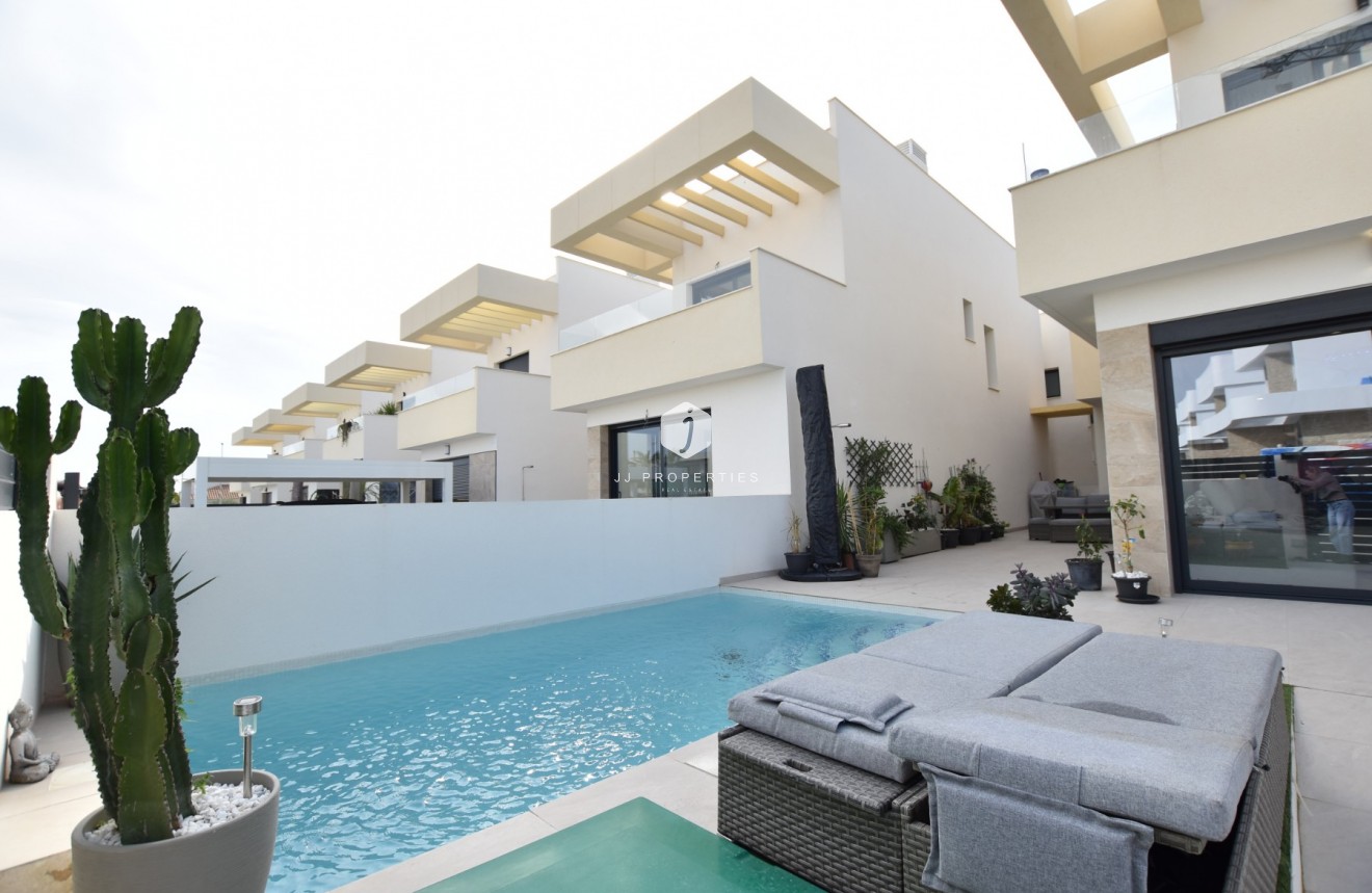 Resale - Villa -
Los Montesinos - Costa Blanca