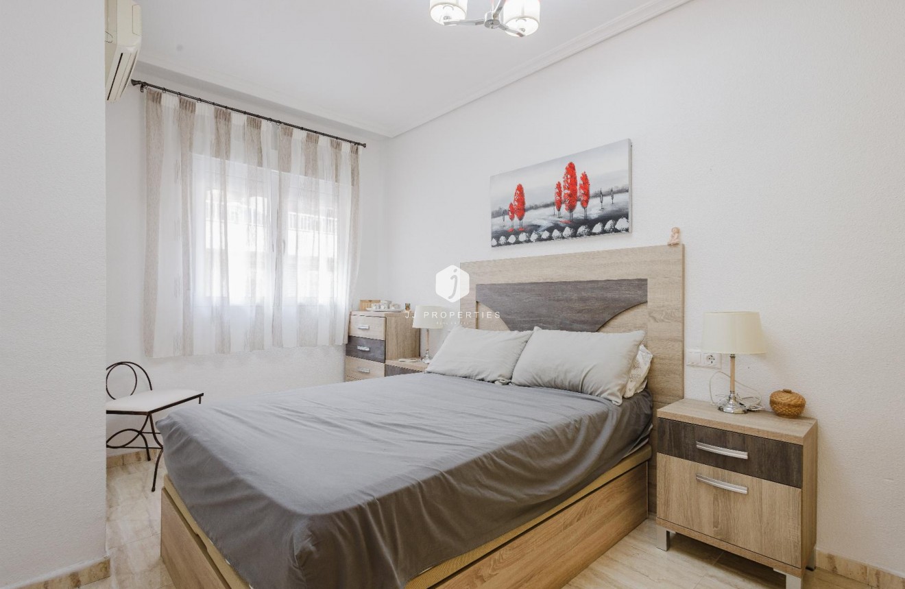 Resale - Apartment / flat -
Torrevieja - Costa Blanca