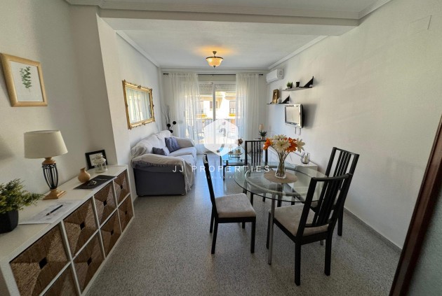 Aus zweiter Hand - Wohnung -
San Miguel de Salinas - Inland