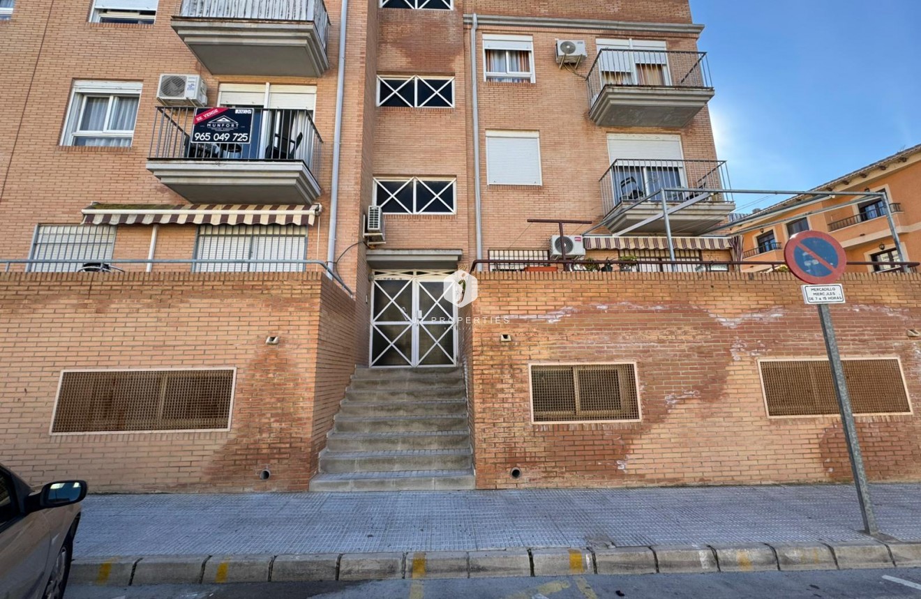 Aus zweiter Hand - Wohnung -
San Miguel de Salinas - Inland