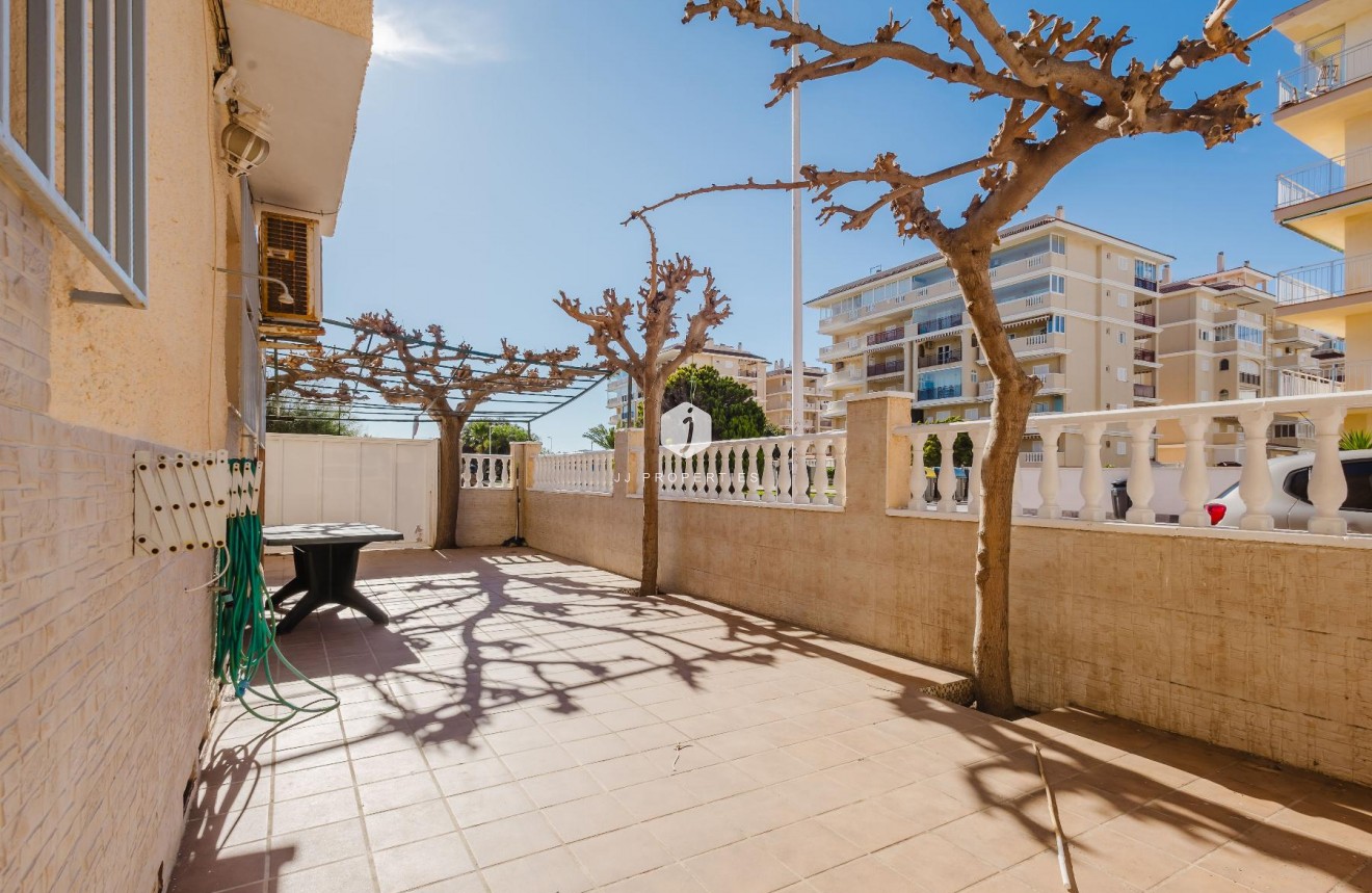 Resale - Bungalow -
Torrevieja - Costa Blanca