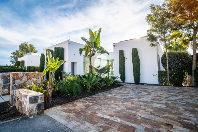 Resale - Villa -
Orihuela Costa - Costa Blanca