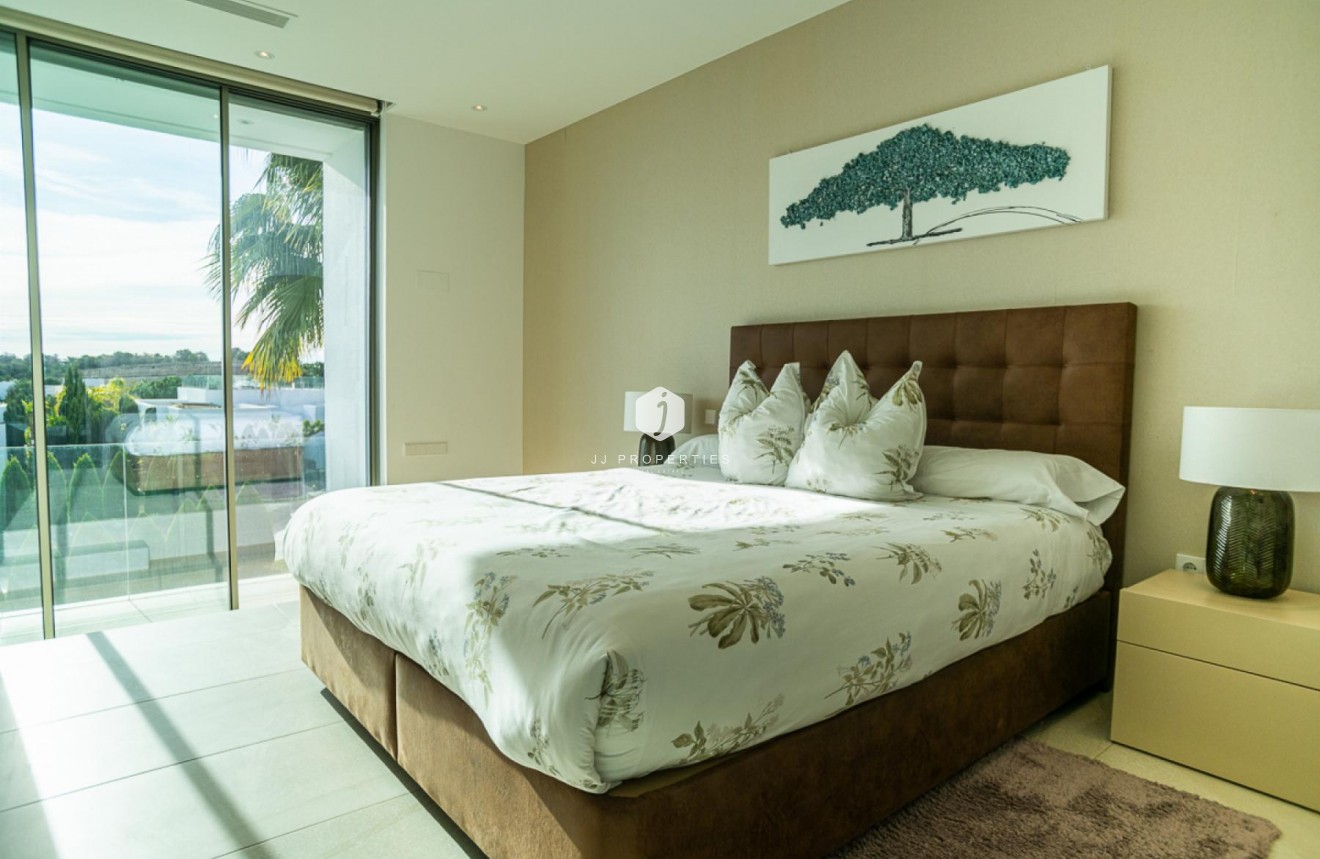 Resale - Villa -
Orihuela Costa - Costa Blanca