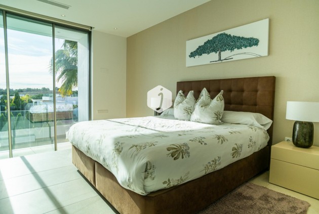 Resale - Villa -
Orihuela Costa - Costa Blanca