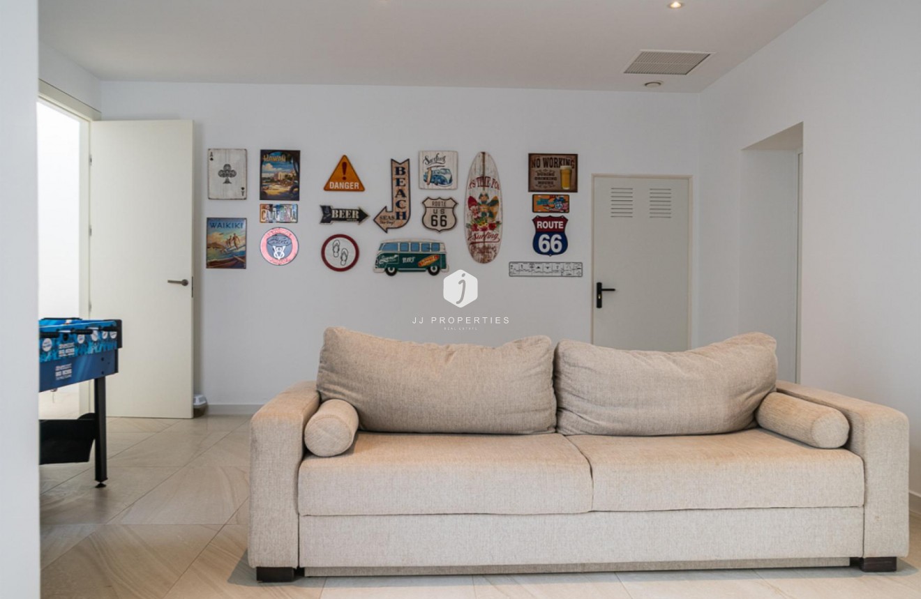 Resale - Villa -
Orihuela Costa - Costa Blanca