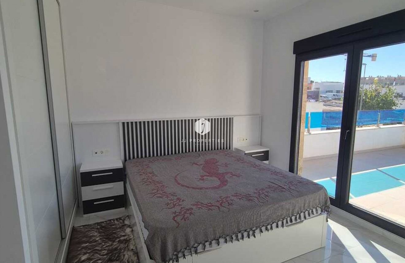 Resale - Villa -
Bigastro - Inland