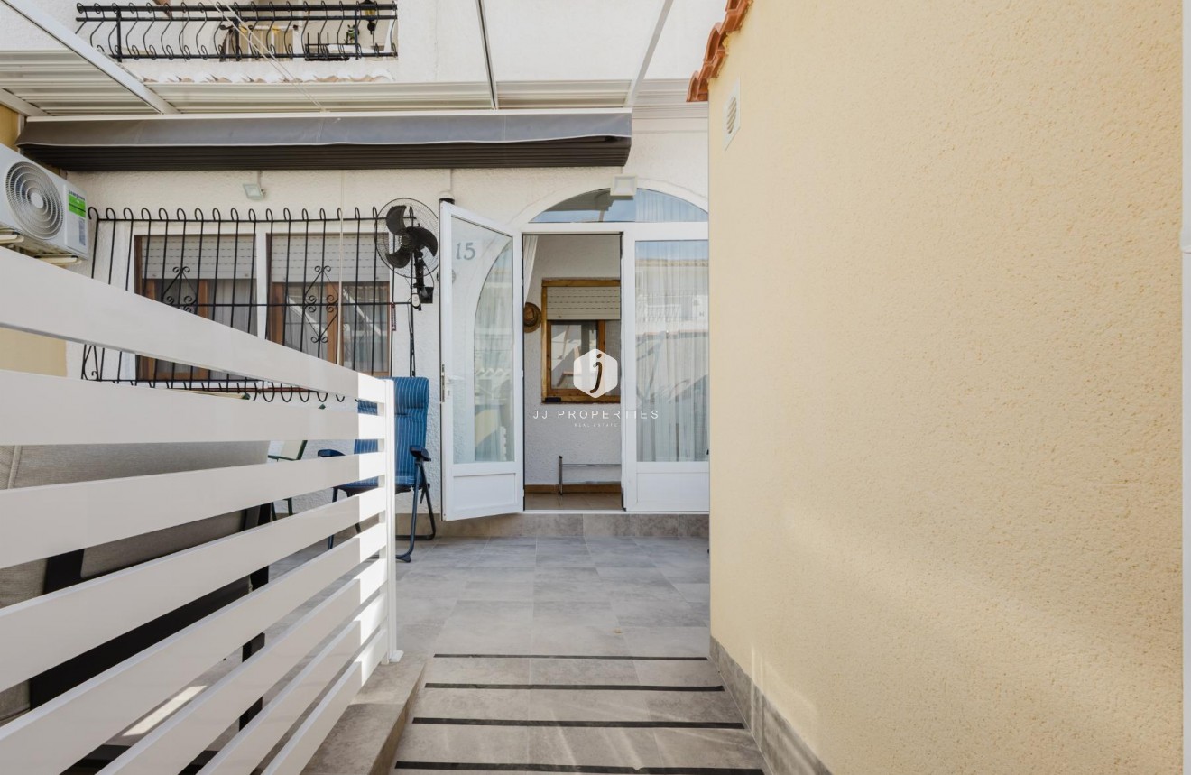 Resale - Bungalow -
Torrevieja - Costa Blanca