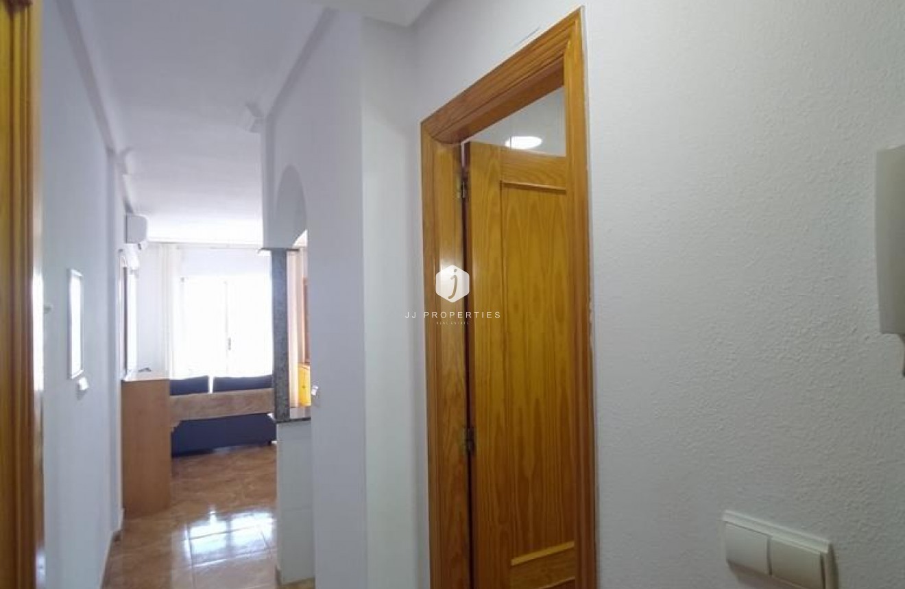 Tweedehands - Appartement / flat -
Torrevieja - CASCO URBANO