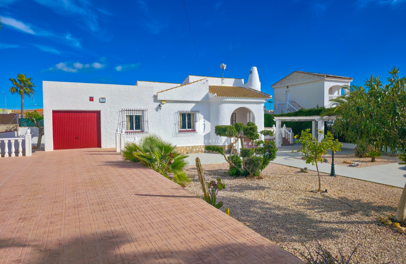 D'occasion - Villa -
Torrevieja - Costa Blanca