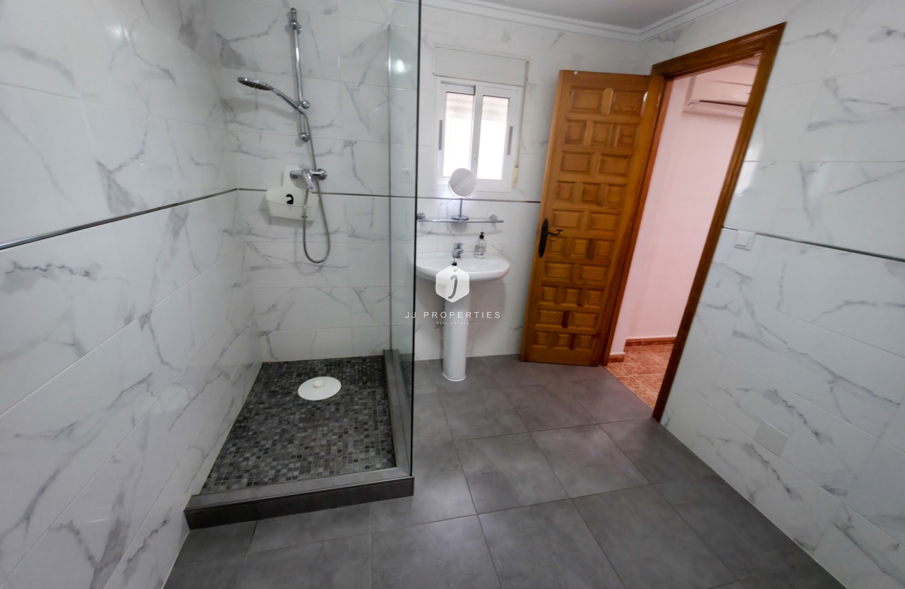 D'occasion - Villa -
Torrevieja - Costa Blanca