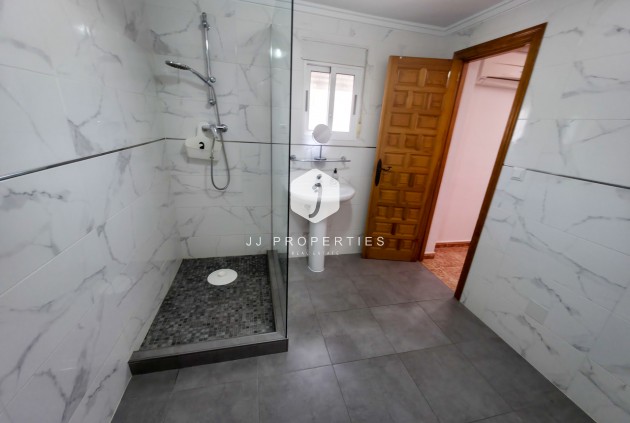 D'occasion - Villa -
Torrevieja - Costa Blanca