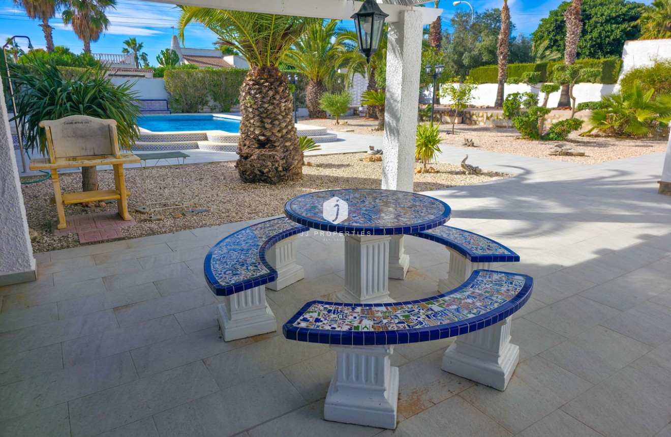 D'occasion - Villa -
Torrevieja - Costa Blanca