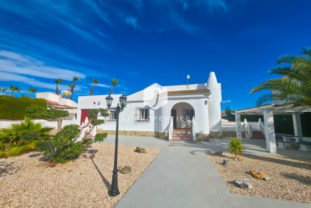 D'occasion - Villa -
Torrevieja - Costa Blanca