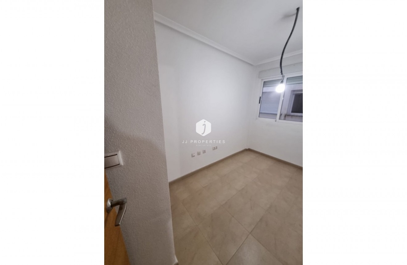 Resale - Apartment / flat -
Torrevieja - Costa Blanca