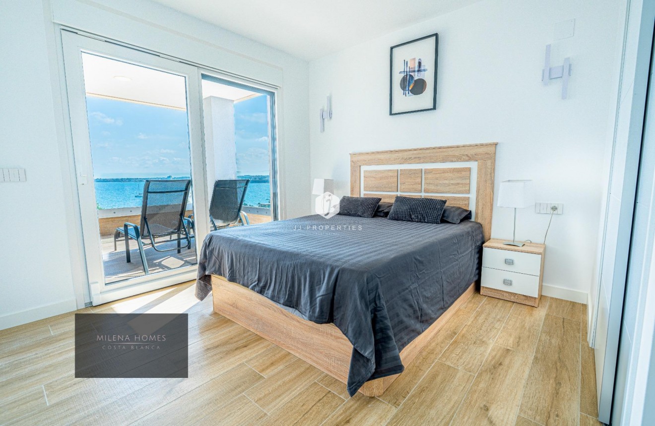 Resale - Apartment / flat -
Torrevieja - Punta prima