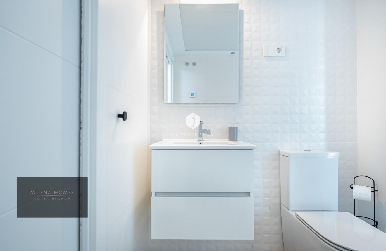 Resale - Apartment / flat -
Torrevieja - Punta prima