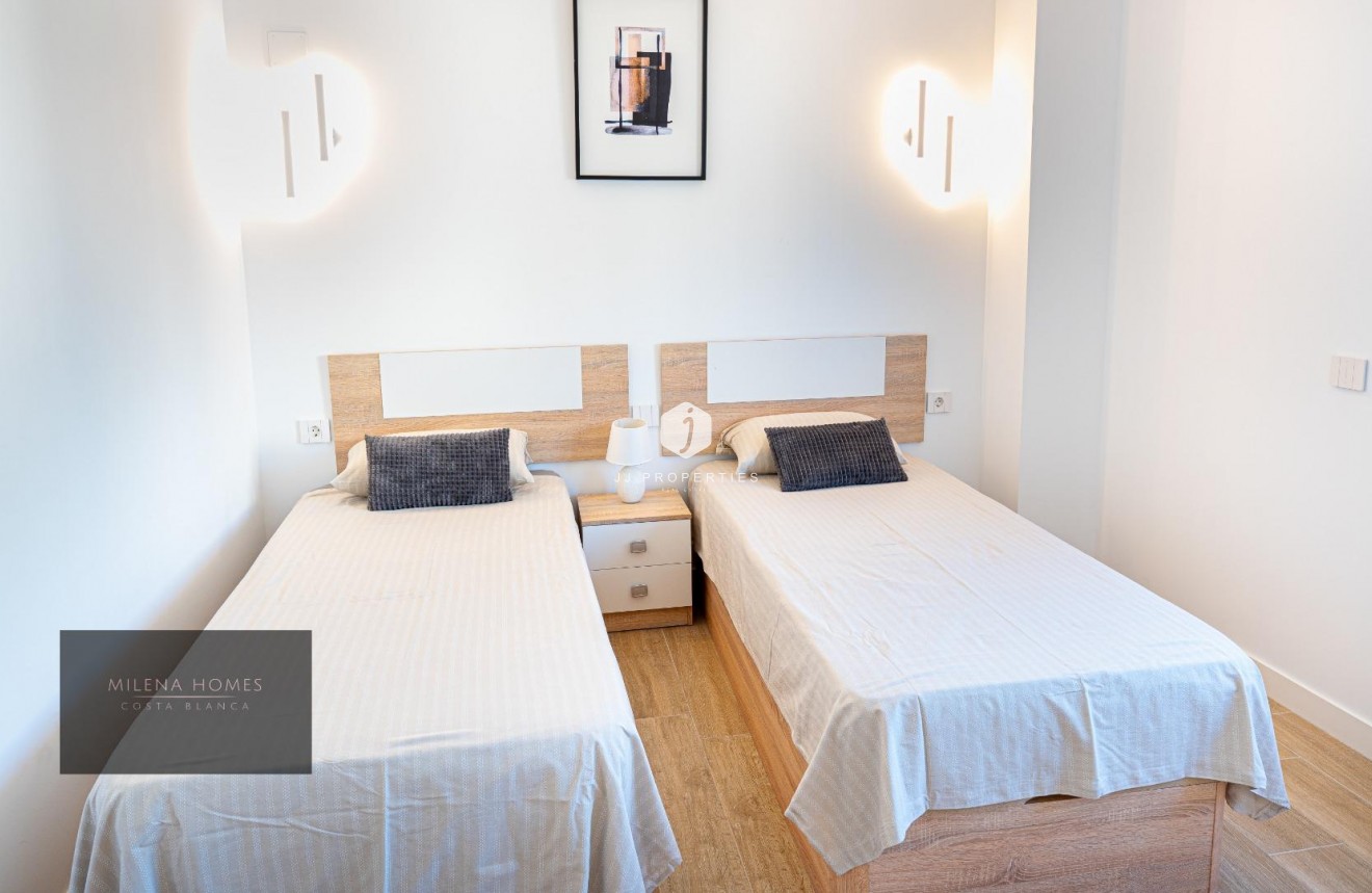 Resale - Apartment / flat -
Torrevieja - Punta prima