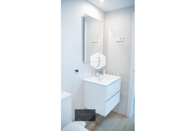 Resale - Apartment / flat -
Torrevieja - Punta prima