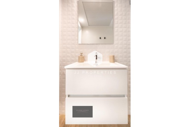 Resale - Apartment / flat -
Torrevieja - Punta prima