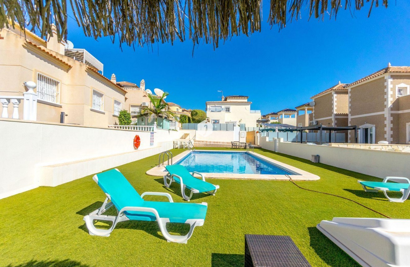 Resale - Chalet -
Orihuela Costa - Costa Blanca