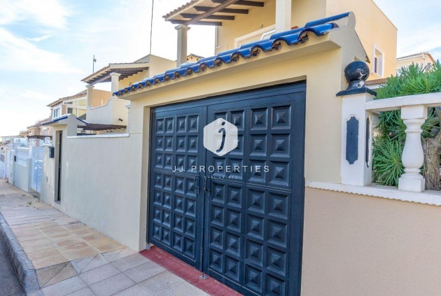 Resale - Chalet -
Orihuela Costa - Costa Blanca