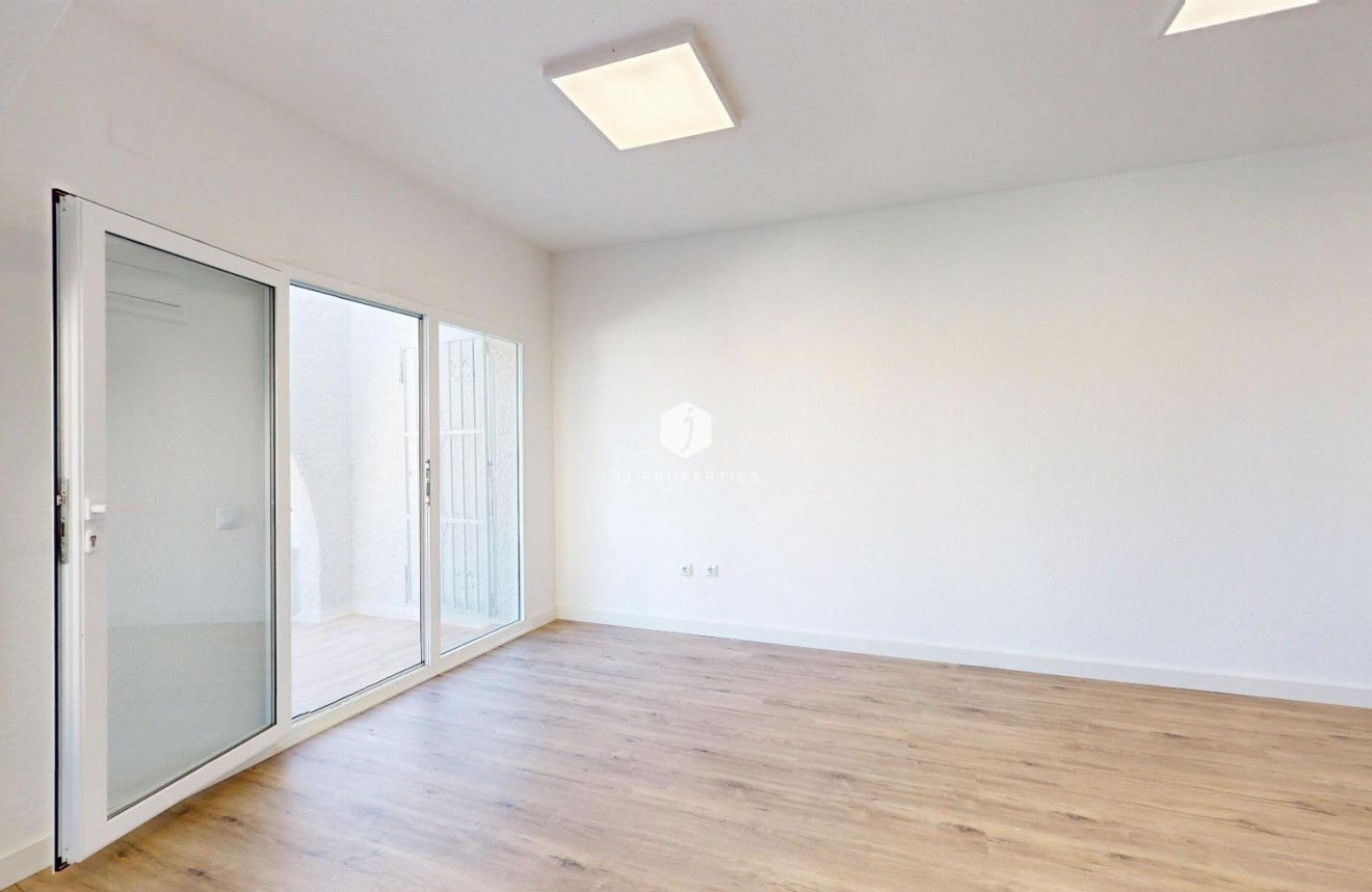 Resale - Bungalow -
Orihuela Costa - Costa Blanca