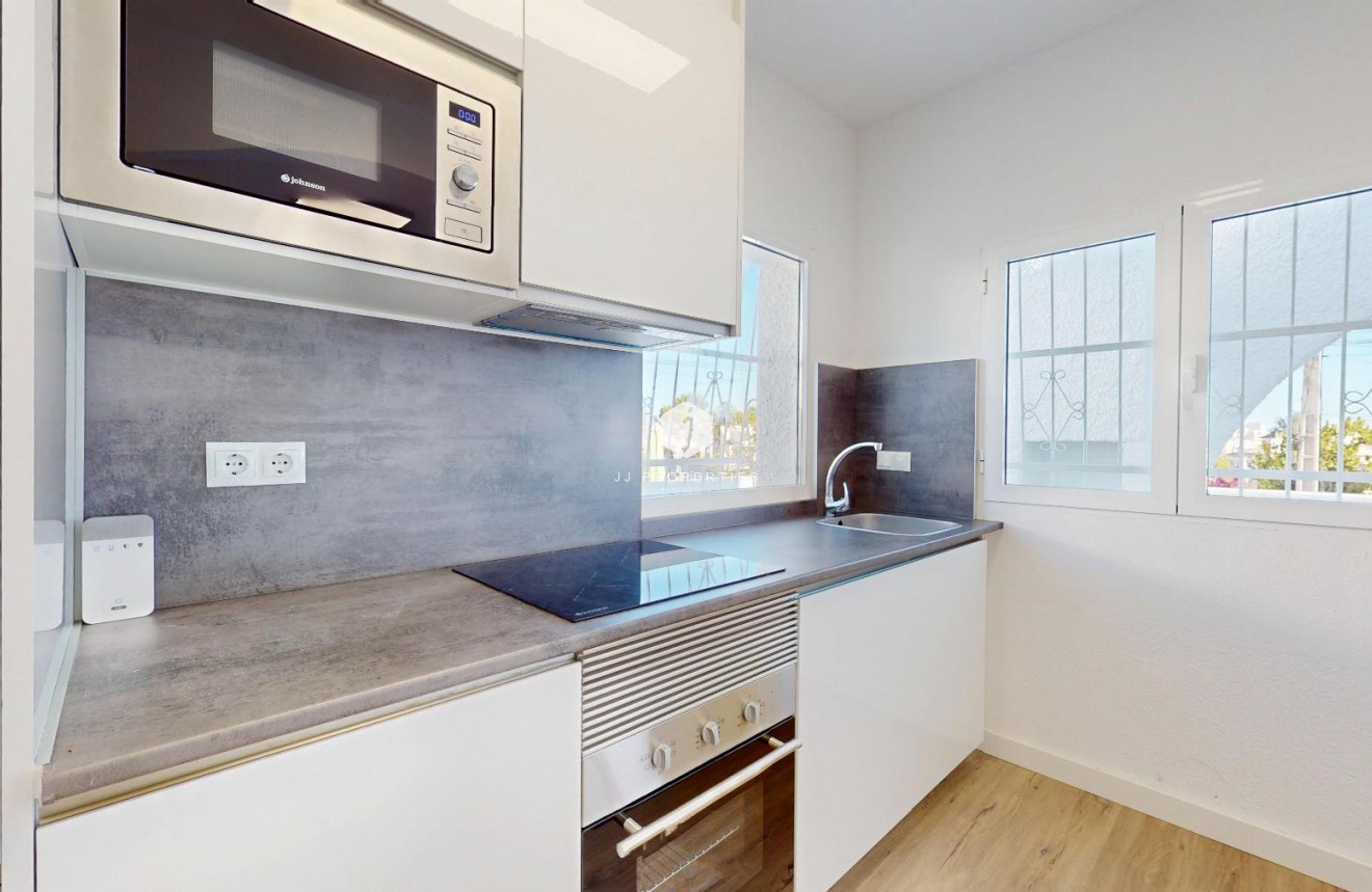 Resale - Bungalow -
Orihuela Costa - Costa Blanca