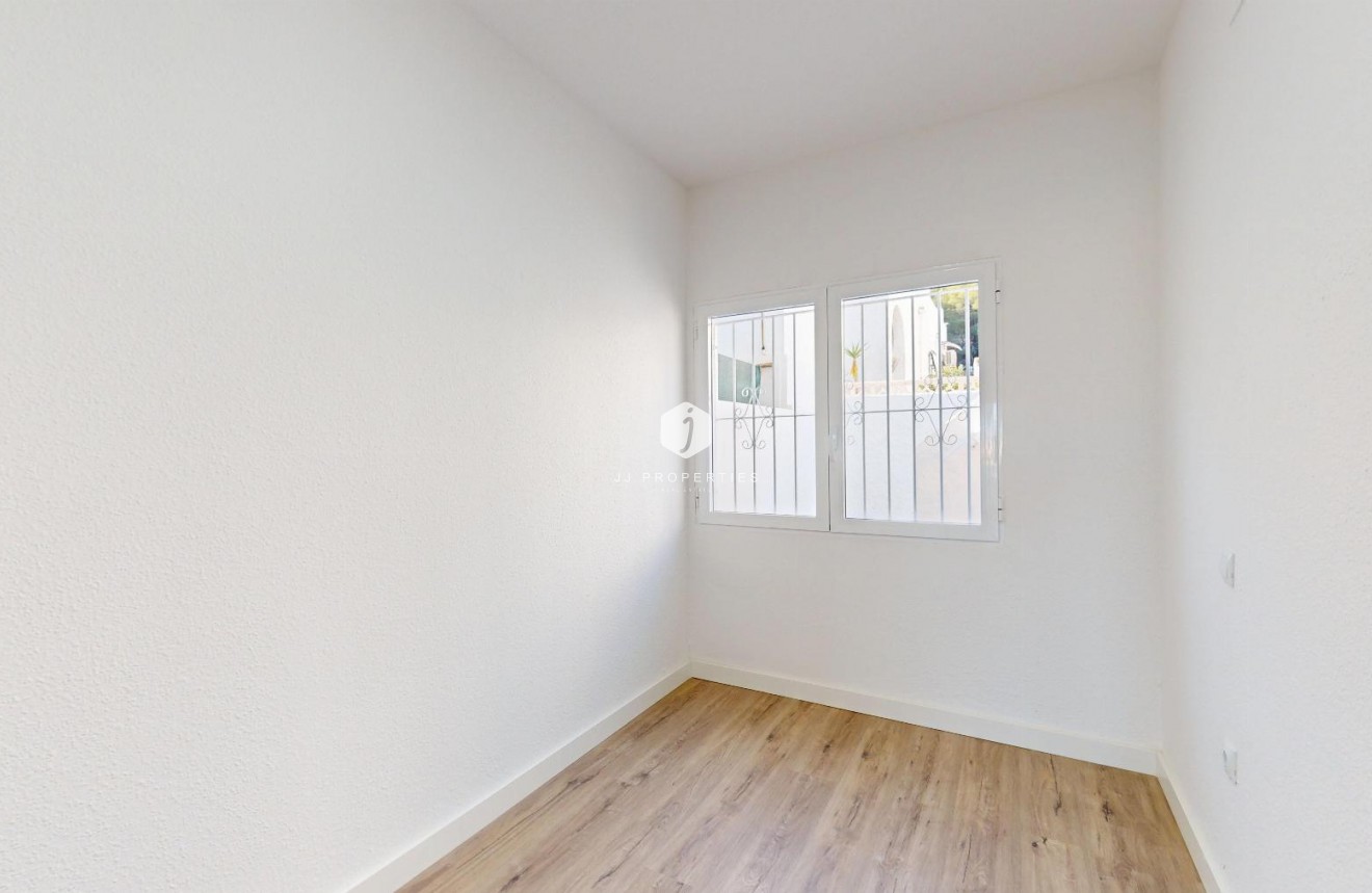 Resale - Bungalow -
Orihuela Costa - Costa Blanca