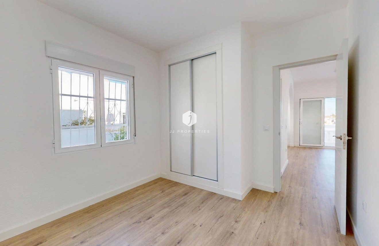 Resale - Bungalow -
Orihuela Costa - Costa Blanca