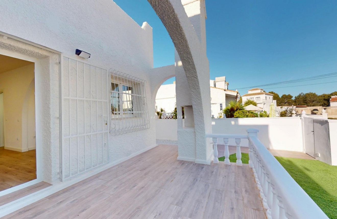 Resale - Bungalow -
Orihuela Costa - Costa Blanca