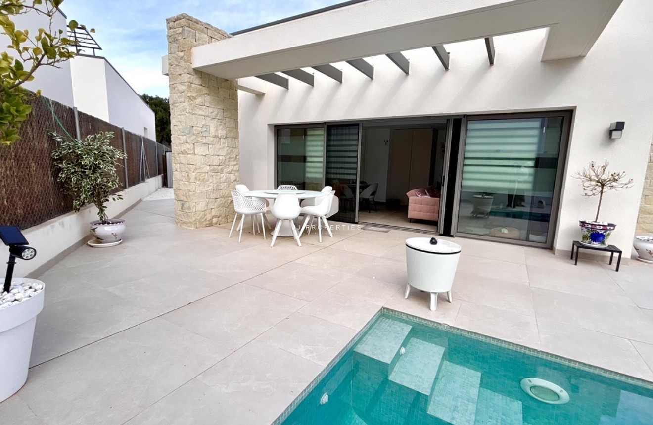 Resale - Villa -
San Miguel de Salinas - Costa Blanca