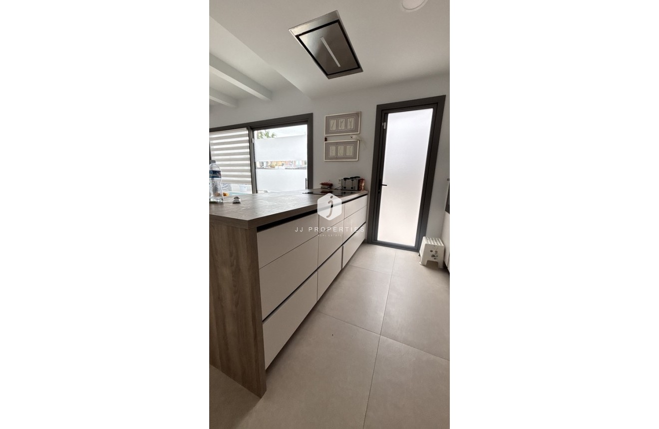 Resale - Villa -
San Miguel de Salinas - Costa Blanca