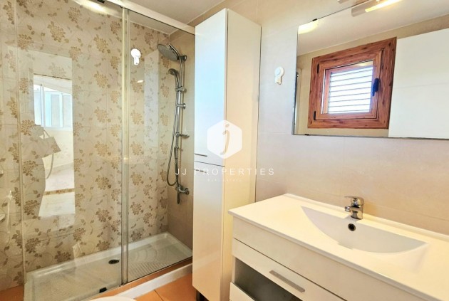 Z drugiej ręki - Mieszkanie w bloku -
Torrevieja - Nueva Torrevieja