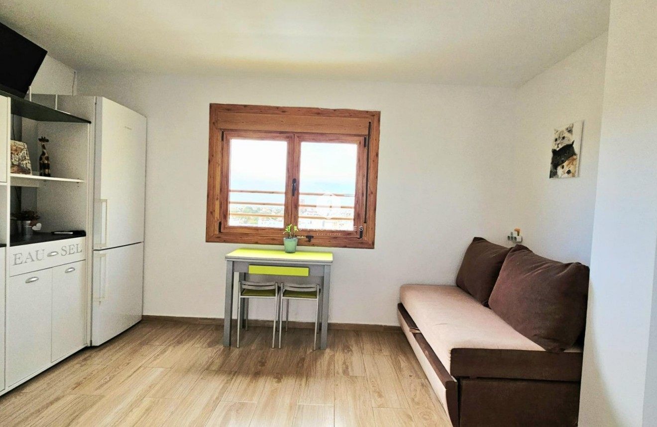 Z drugiej ręki - Mieszkanie w bloku -
Torrevieja - Nueva Torrevieja