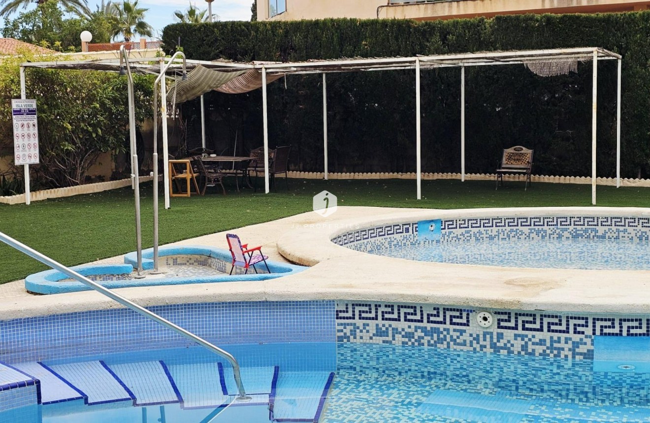 Z drugiej ręki - Mieszkanie w bloku -
Torrevieja - Nueva Torrevieja