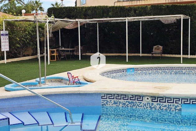 Z drugiej ręki - Mieszkanie w bloku -
Torrevieja - Nueva Torrevieja