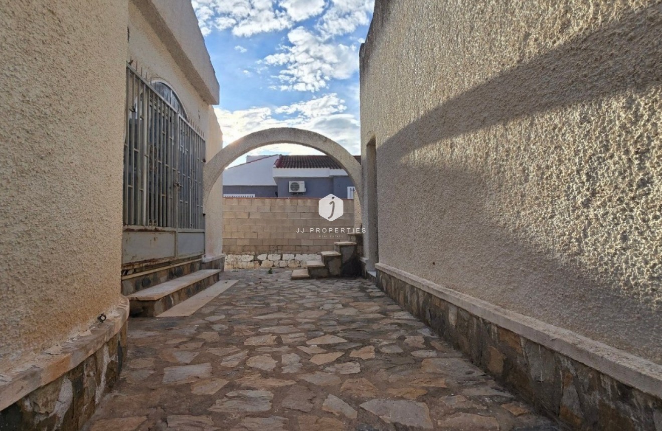 D'occasion - Villa -
Torrevieja - Costa Blanca