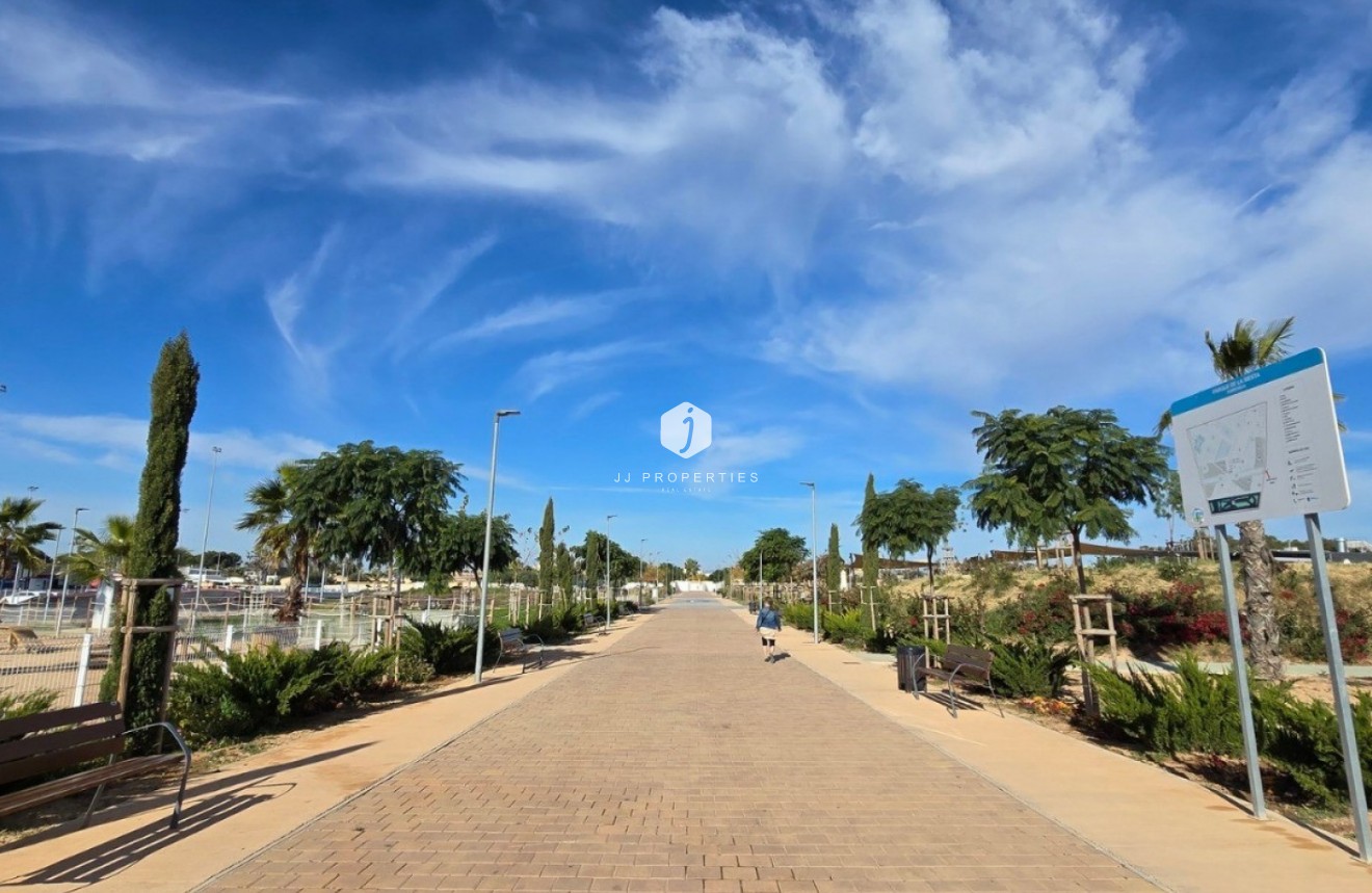 D'occasion - Villa -
Torrevieja - Costa Blanca