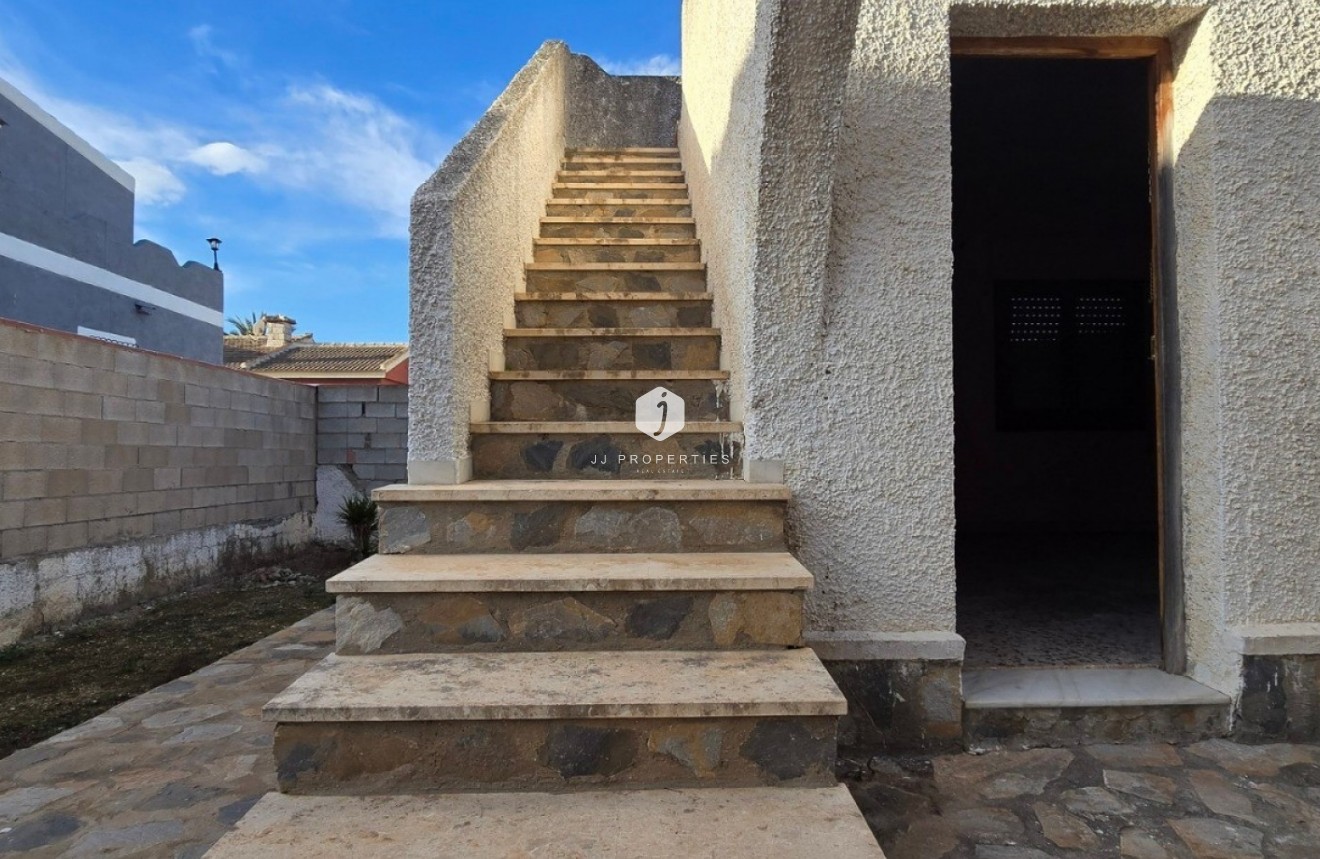 D'occasion - Villa -
Torrevieja - Costa Blanca