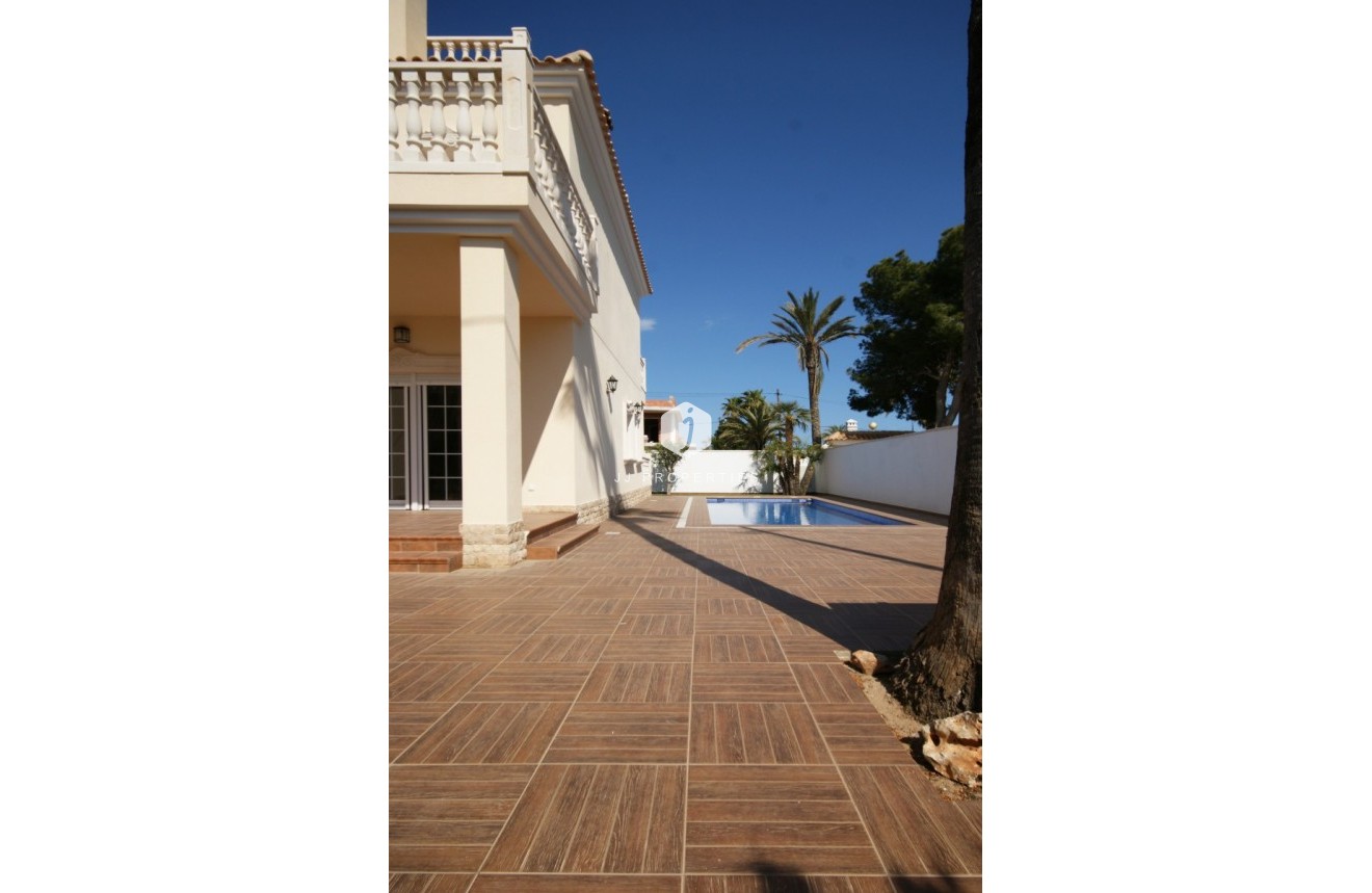 Resale - Villa -
Cabo Roig - Costa Blanca