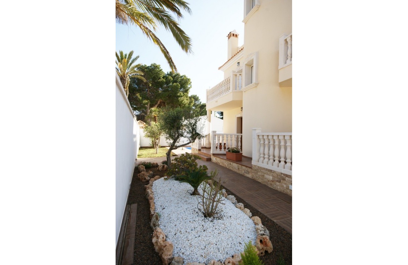 Resale - Villa -
Cabo Roig - Costa Blanca