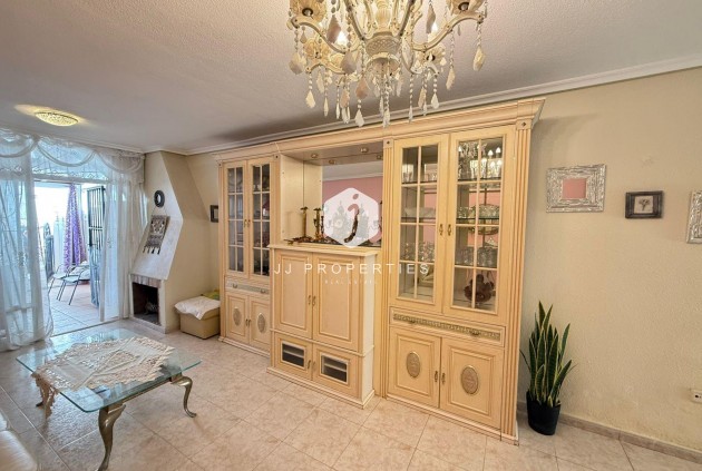 Resale - Chalet -
Torrevieja - Calas blanca