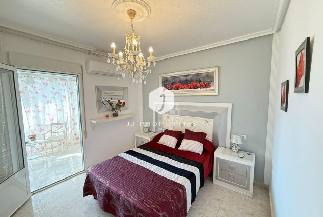 Resale - Chalet -
Torrevieja - Calas blanca