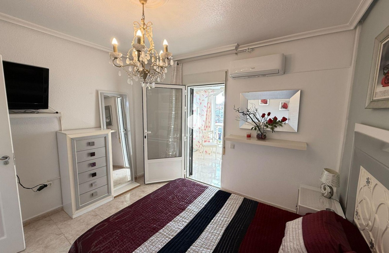 Resale - Chalet -
Torrevieja - Calas blanca